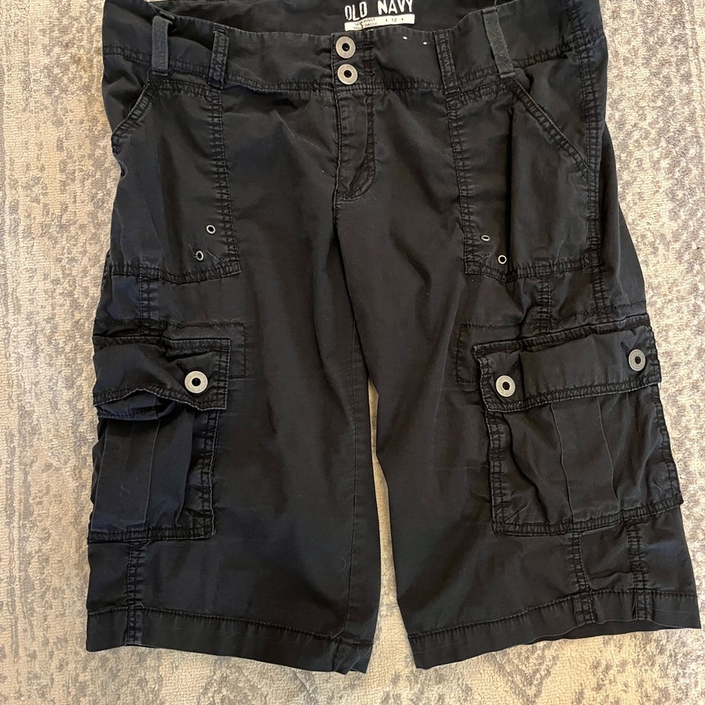 Y2K Old Navy Ladies Size 12 Low Rise Black Short, Good used condition